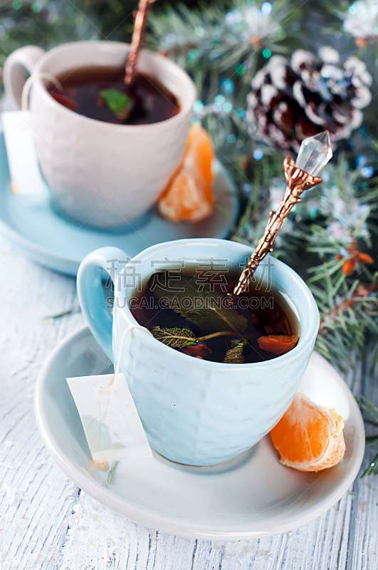 两个物体,茶杯,茶包,垂直画幅,无人,圣诞树,饮料,茶,冬天