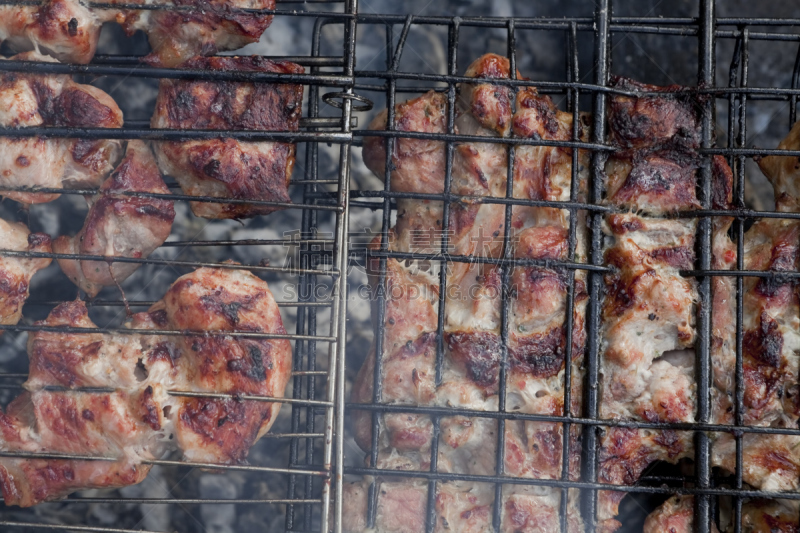 肉,烤肉架,格子烤肉,水平画幅,生食,夏天,户外,金属,烟,烤的