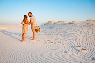 沙丘,脚印,沙子,海滩,手,沙漠,伴侣,美女,男人,亲吻