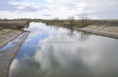 混凝土,铺路石,灌溉设备,插座,河岸,水泵站,泵站,农业,块状,古老的