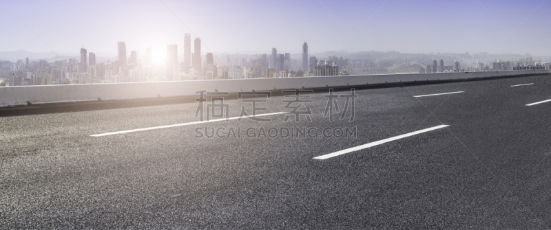 城市天际线,路,空中走廊,道路危险标志,人行横道,交通箭头标志,立交桥,斑马,多车道公路,砖地