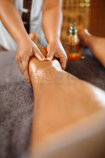 腿,spa美容,女人,食用油,身体保养,按摩器,按摩师,垂直画幅,替代疗法,辅导讲座