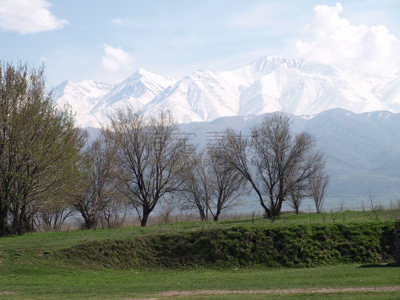 山,非都市风光,水平画幅,绿色,彩色图片,雪,无人,户外,吉尔吉斯斯坦,山脉