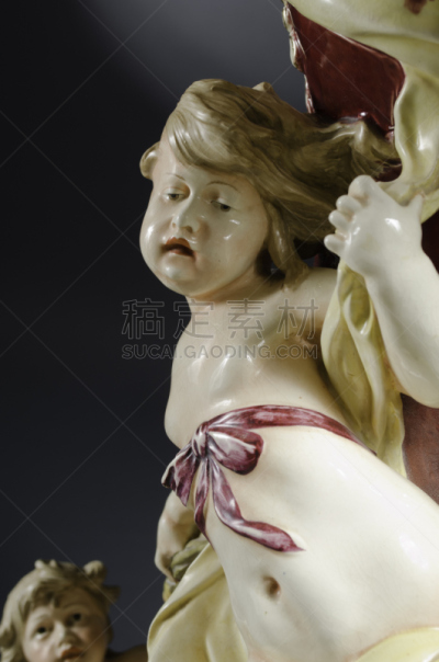 小雕像,儿童,马略尔卡陶器,1870年-1879年,1880年-1889年,垂直画幅,学龄儿童,学龄前,学龄前儿童,维多利亚女王时代风格