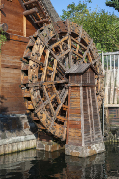 水磨,chinese temple dog,垂直画幅,水,禅宗,车轮,无人,户外,过去,建筑业