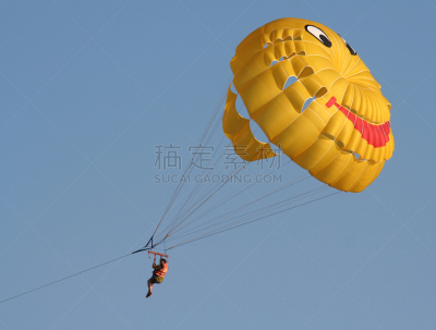 拖引式降落伞运动,降落伞运动,天空,拟人笑脸,半空中,旅行者,夏天,仅成年人,自由,高处