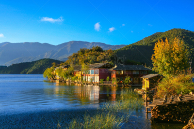 泸沽湖,风景,早晨,宁静,水平画幅,山,旅行者,户外,湖,草