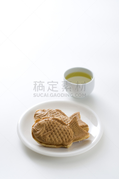 鲷鱼烧,绿茶,垂直画幅,无人,日式茶杯,白色背景,海产,日本点心,盘子,日本料理