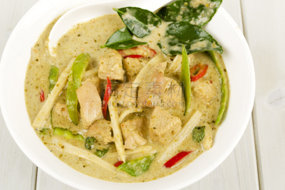 绿色,咖喱鸡,泰式红咖喱,鸡汤,mange-tout,泰国柠檬,笋,椰汁,热,香料