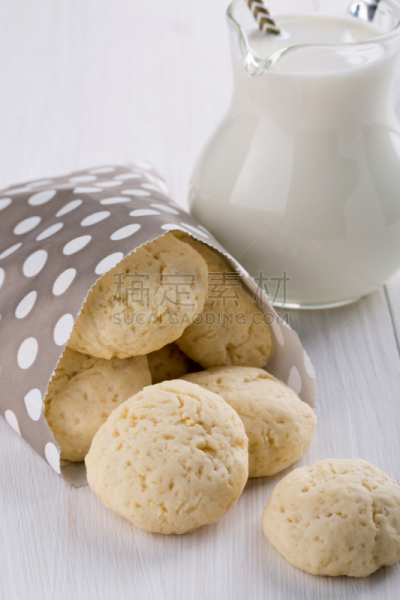柠檬,饼干,柠檬夹心饼,牛奶瓶,圆点,垂直画幅,褐色,无人,烘焙糕点,特写