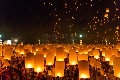 热气球,清迈省,天空,灯笼,水平画幅,夜晚,月亮,半空中,中国灯笼,旅行者