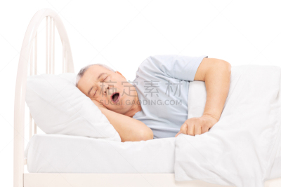 床,影棚拍摄,中老年男人,床垫,就寝时间,水平画幅,白人,男性,仅男人,仅成年人