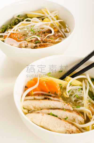 鸡肉面条汤,粉丝,迷你型玉米,迷你型蔬菜,味噌汤,乌冬面,荞麦面,广州,豆芽,日本拉面