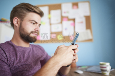 焦点,青年男人,古老的,无线应用协议,家庭办公,留白,笔记本电脑,半身像,水平画幅,高视角