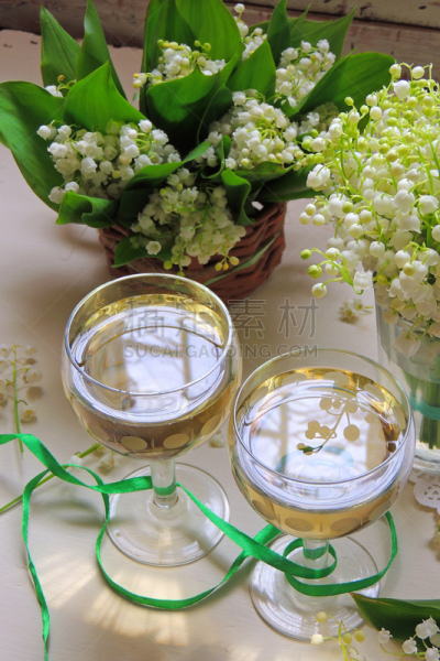 玻璃,白葡萄酒,阿维尼翁戏剧节,阿里高特,德国咸猪肘,玫瑰香葡萄,白雷司令葡萄,亚维尼翁,夏敦埃葡萄,酒商