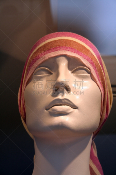 人造模特,垂直画幅,零售展示,商店,仅成年人,人的鼻子,人的头部,头饰,成年的,窗户
