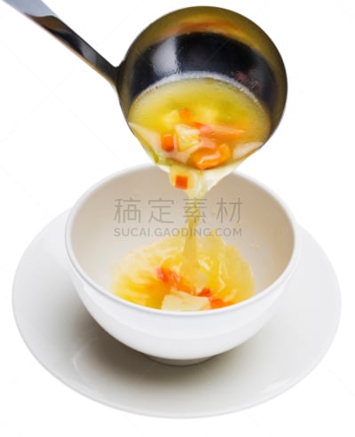蔬菜汤,长柄勺,蔬菜通心粉汤,汤,餐具,垂直画幅,饮食,素食,无人,膳食