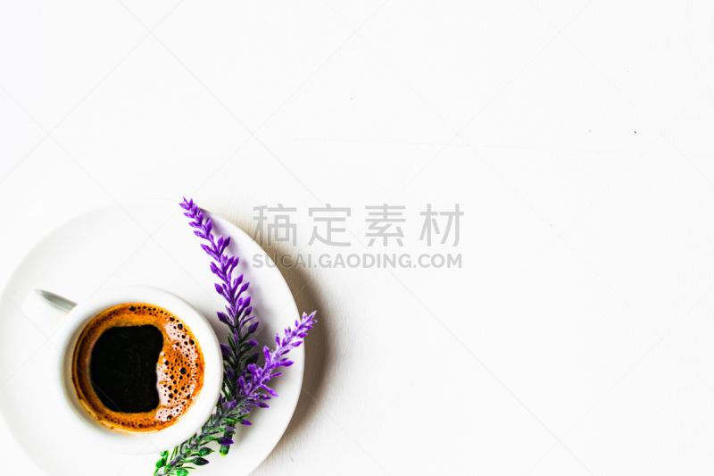 咖啡杯,极简构图,留白,白色,平铺,熏衣草,透过窗户往外看,花,构图,上装