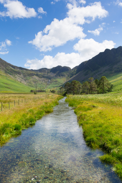 英格兰湖区,草垛,巴特米尔,山,英国,河流,洛斯湖,浮利特维斯峰,坎布里亚,垂直画幅