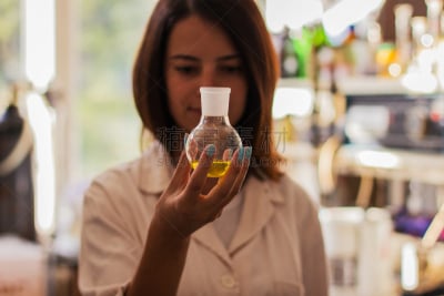 青年人,技术员,女性,装管,化学家,科学实验,实验室,仅成年人,茎,技术