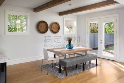 法式门,饭厅,华贵,现代,住宅内部,后院,自然美,充满的,灯具,屋顶横梁