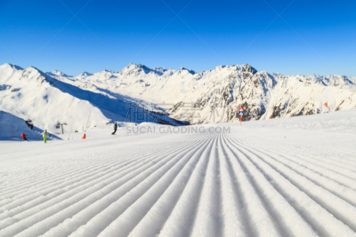 滑雪坡,灯芯绒,有凹槽的,滑雪板,平视角,滑雪雪橇,滑雪运动,山脊,运动,雪山