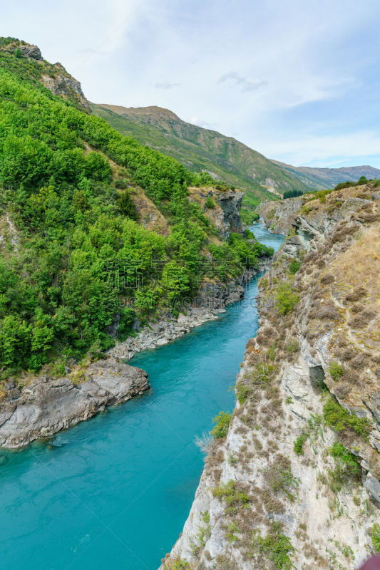 卡瓦劳河,奥塔哥地区,新西兰,两只动物,海岸线,峡谷,陡峭,深的,云景,云