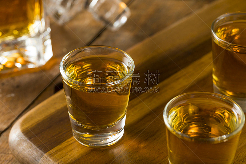 波旁威士忌,小酒杯,组物体,科涅克,利口酒,苏格兰威士忌,特其拉,喝醉的,朗姆酒,威士忌