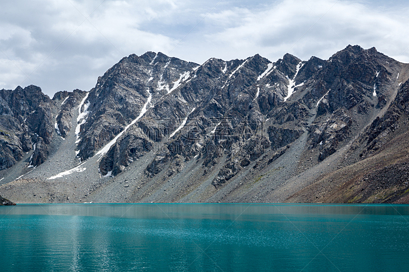 湖,山,吉尔吉斯斯坦,天山山脉,水,天空,水平画幅,雪,无人,夏天
