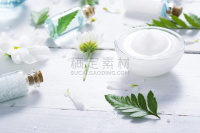 化妆用品,医学样本,滴瓶,浴盐,面霜,护手霜,洁面乳,去角质,亮色调,水平画幅