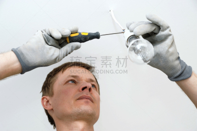 电灯泡,男人,换灯泡,电工,电缆,水平画幅,护手套,灯,修理工,电