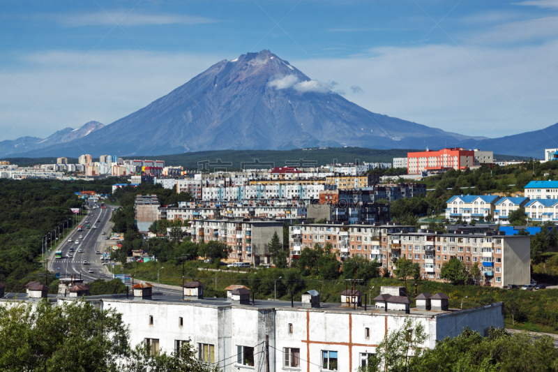 科里亚克火山,城市,彼得罗巴甫洛夫斯克,Petropavlovsk Kamchatsky,堪察加山脉,火山渣锥,堪察加半岛,城镇景观,水平画幅,无人