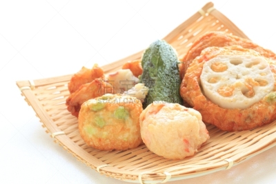 炸鱼饼,日本食品,关东煮,五目鱼饼,鱼浆,莲藕,留白,水平画幅,无人,白色背景