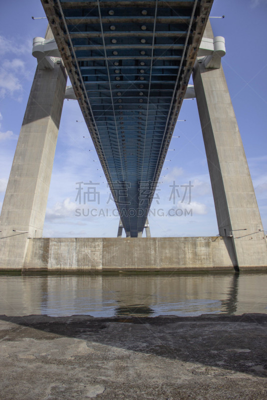 瓦斯科·达·伽马大桥,在下面,超现实主义的,安静,长的,著名景点,梦想,河流,户外,天空