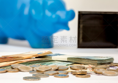 钱包,安全护栏,大量人群,平衡折角灯,家庭理财,储蓄,水平画幅,银行,无人,商业金融和工业