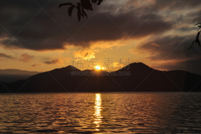 泸沽湖,水,天空,美,水平画幅,山,营业标志,上下颠倒,早晨,户外
