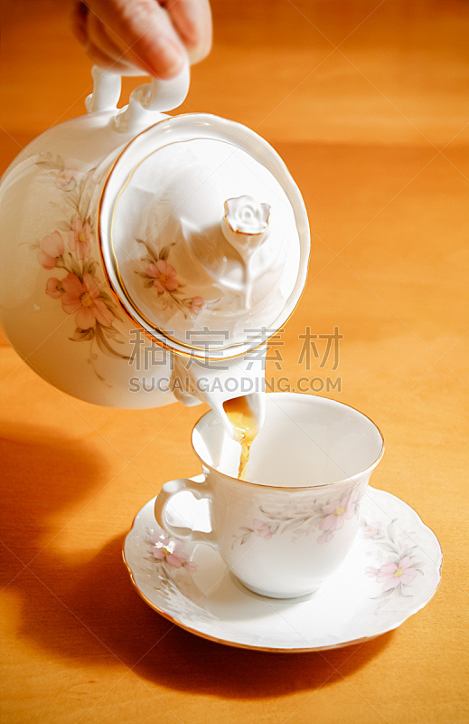 茶杯,茶,垂直画幅,水,褐色,桌子,木制,无人,饮料,特写