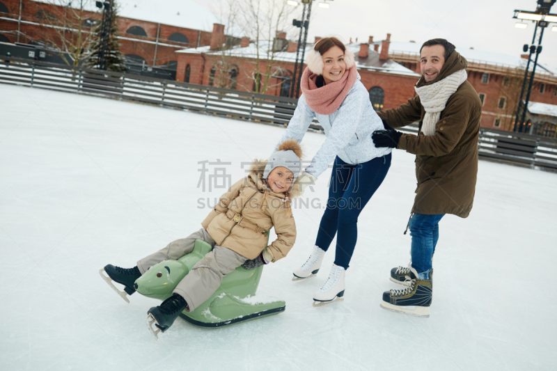 乐趣,旱冰场,冷,休闲活动,雪,周末活动,仅成年人,青年人,运动,冬天