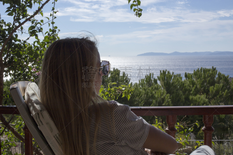 girl looking sea (chioıs)