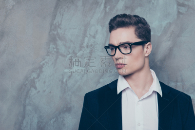 眼镜,青年人,男人,特写,衣服,灰色背景,茄克,白衬衫,站