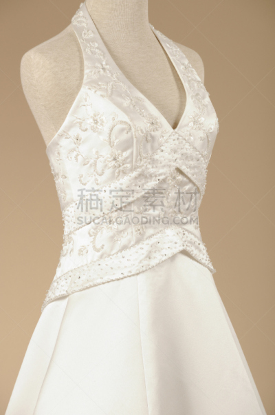 白色长裙,垂直画幅,女人,白色,婚礼,纺织品,连衣裙,挂颈衣,时尚,成年的