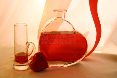 春药,两个物体,药剂,酿酒蒸馏器,水平画幅,形状,无人,含酒精饮料,饮料,特写