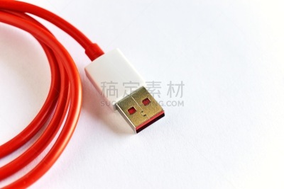 特写,白色背景,usb线,红色,卷着的,电缆,水平画幅,无人,塑胶,金属丝
