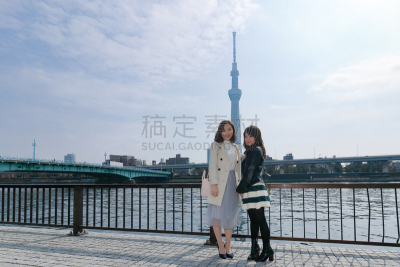 东京天空树,旅行者,river sumida,水平画幅,美人,户外,仅成年人,日本人,青年人,东京