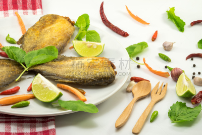 鱼类,罗非鱼,蛇皮纹,餐具,格子烤肉,水平画幅,椒类食物,膳食,海产,特写