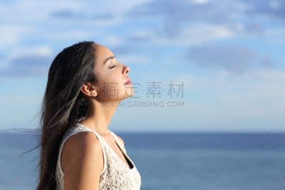 清新,女人,呼吸运动,中东人,侧面像,半空中,平衡折角灯,天空,美,青少年