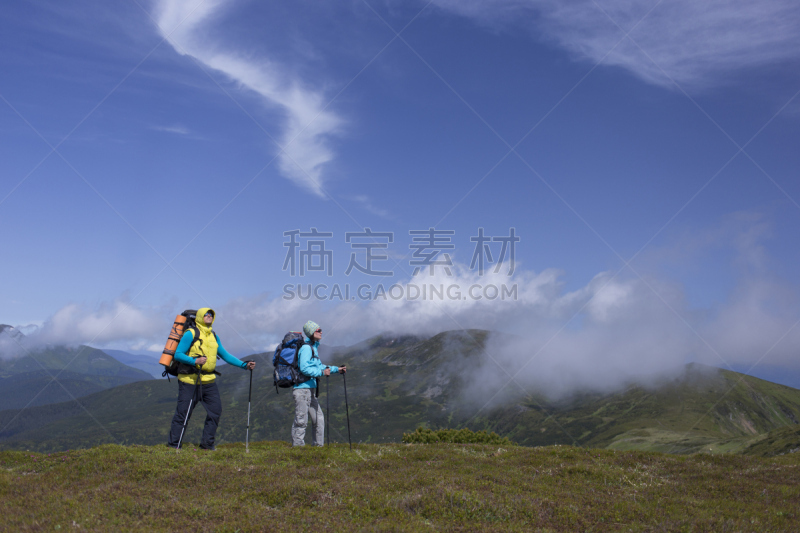 夏天,徒步旅行,山脉,背包,水平画幅,早晨,旅行者,户外,云景,靴子