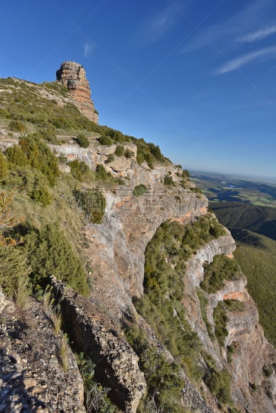 山,小路,圣米高岛,砾岩,悬于之上,韦斯卡,峭壁,茂密的,阿拉贡,常绿植物