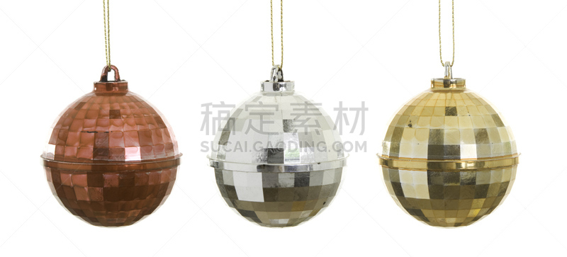 七彩霓虹灯球,悬挂的,白色背景,三个物体,分离着色,金属质感,留白,水平画幅,银色