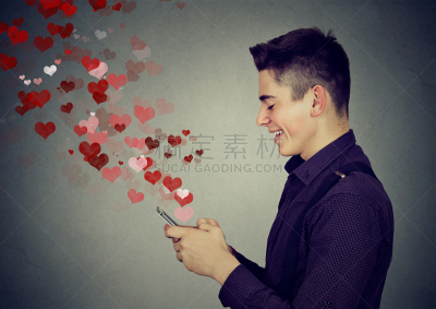 男人,手机,动物心脏,消息,青少年,电子邮件,顾客,计算机软件,男性,人的脸部